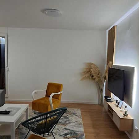 מוסטר Apartman Neyla מראה חיצוני תמונה